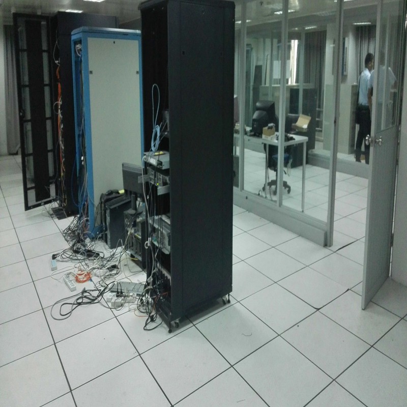 <b>机房防静电地板施工、</b>