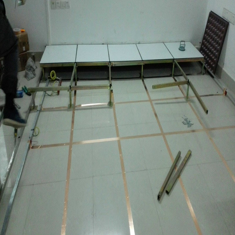 机房地板安装，活动架空地板